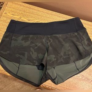 Lululemon - Speed Up Low-Rise Lined Short 2.5”